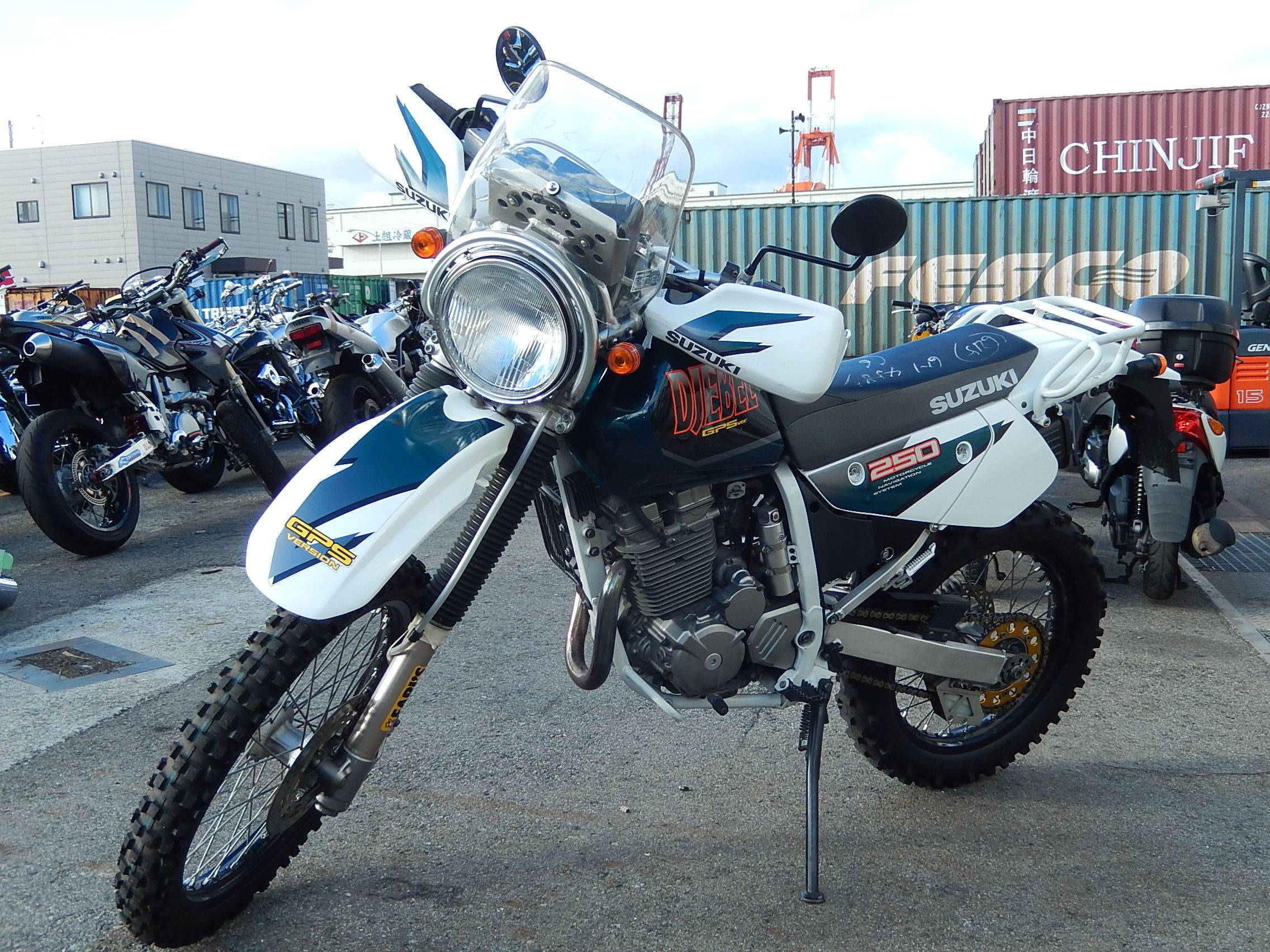 Тест-драйв мотоцикла suzuki djebel 250 от за рулем и моторевю.