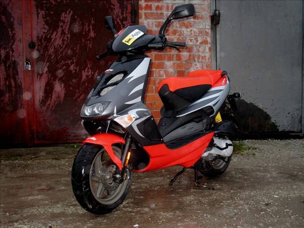 Aprilia sr 50 r 2020 49cc scooter price, specifications, videos