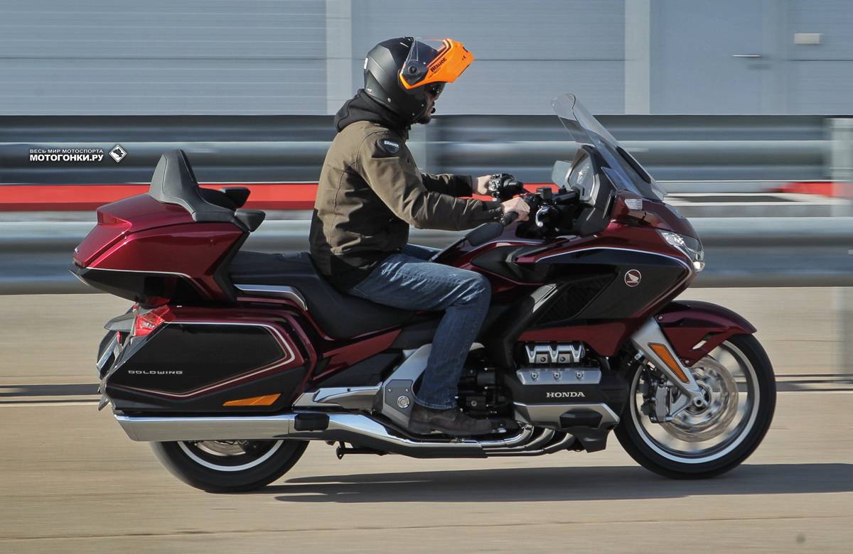 Мотоцикл honda gl 1800 gold wing: обзор, технические характеристики | ⚡chtocar