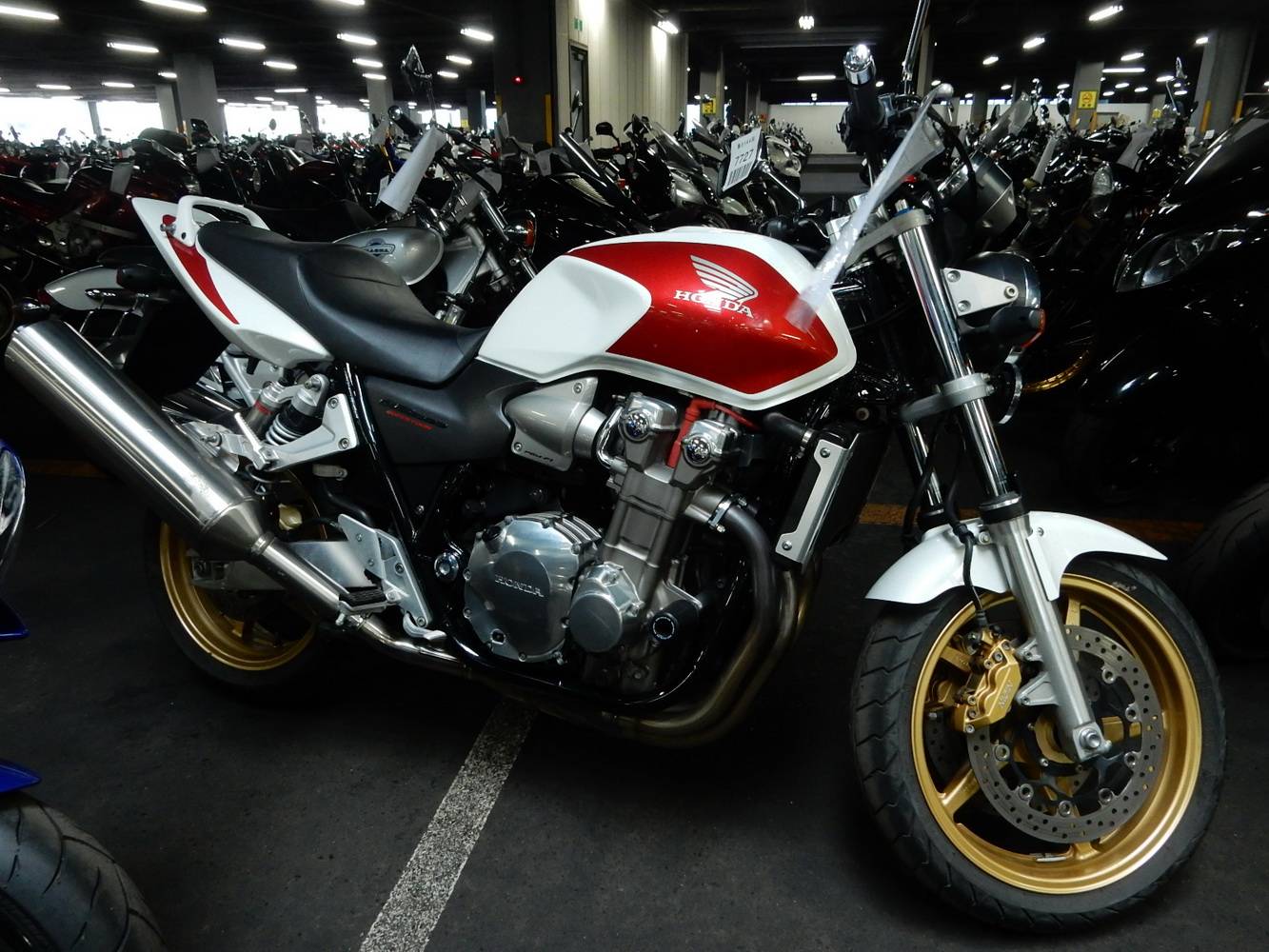 Обзор honda cb1300sf (cb 1300 sf) и технические характеристики