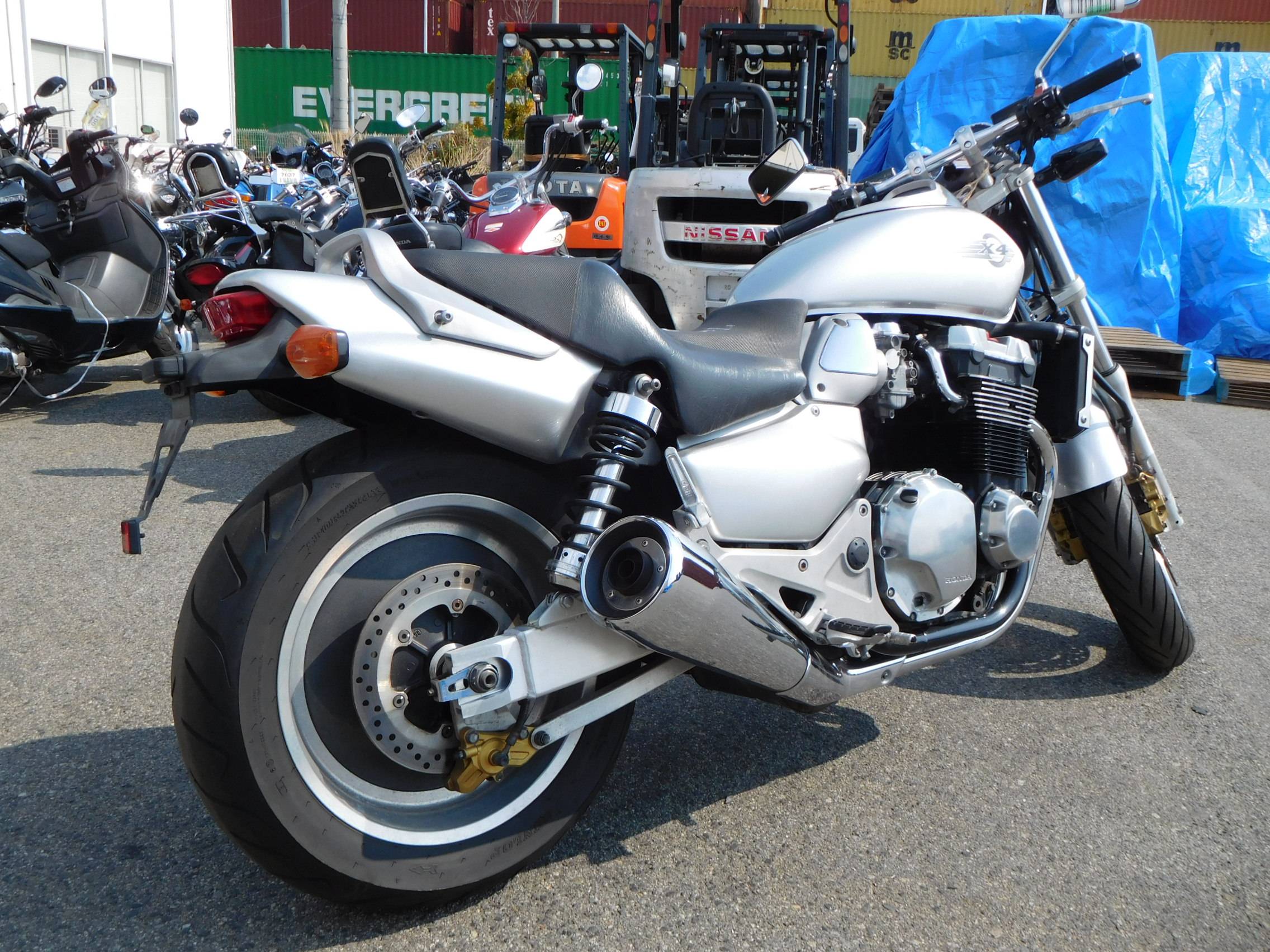 Обзор мотоцикла хонда x4: достоинства, технические характеристики, отзывы владельцев