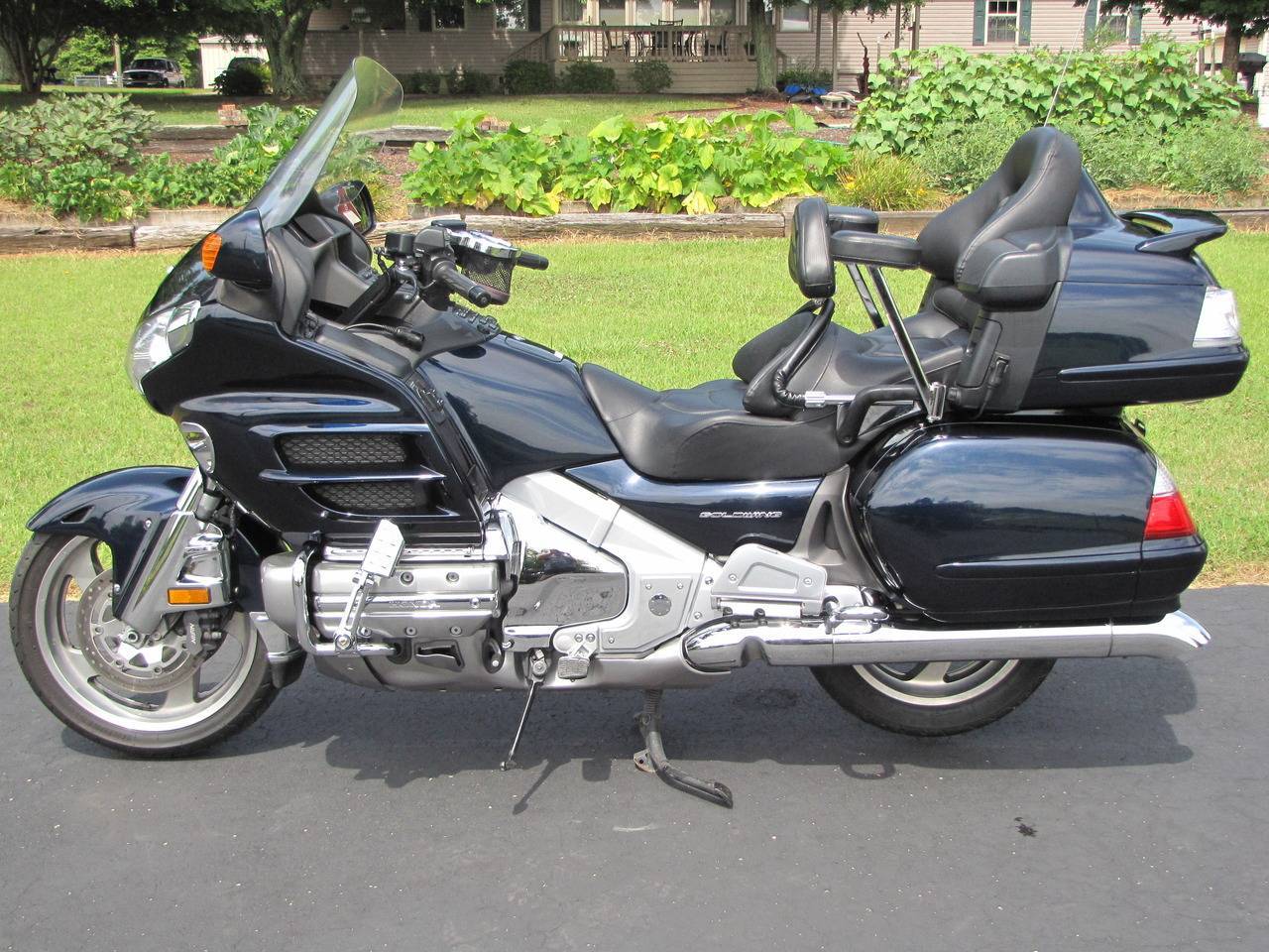 Мотоцикл honda gl 1800 gold wing: обзор, технические характеристики