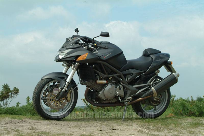 Cagiva v-raptor 1000