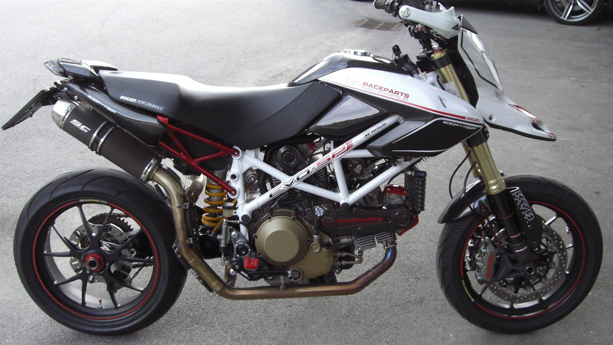 Ducati hypermotard 1100 evo