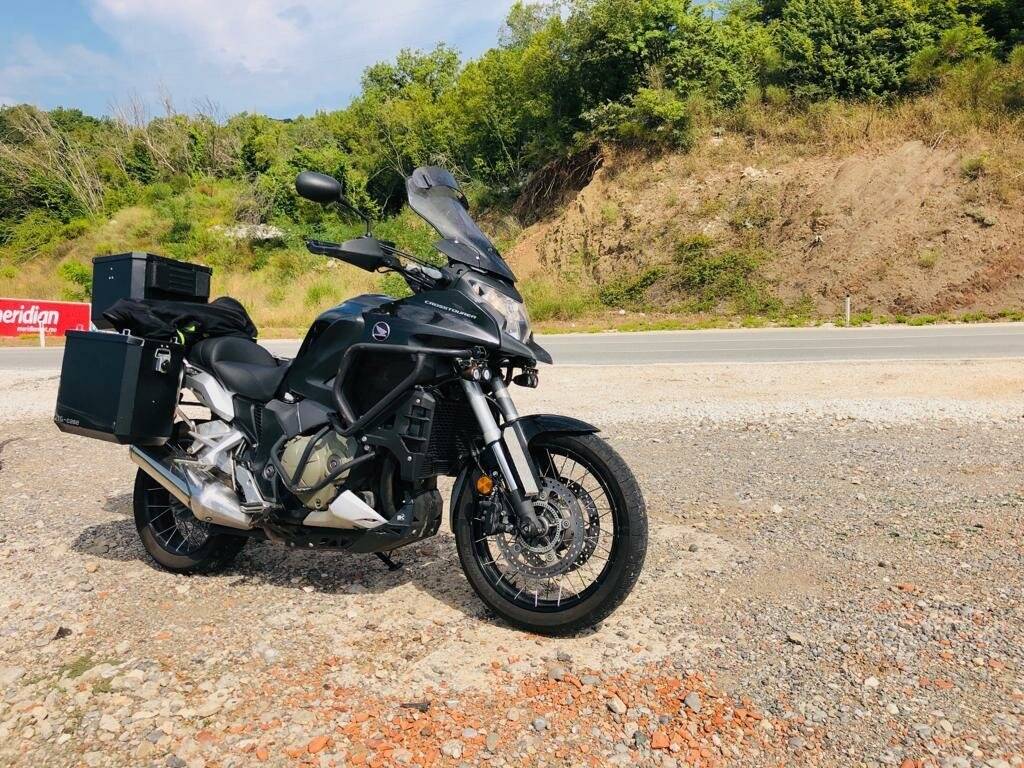 Тест-драйв мотоцикла honda vfr1200x crosstourer от журналов "visordown", "5колесо", "мотогонки" и экспертов авто.мэйл.ру. сравнение с yamaha super tenere 1200.