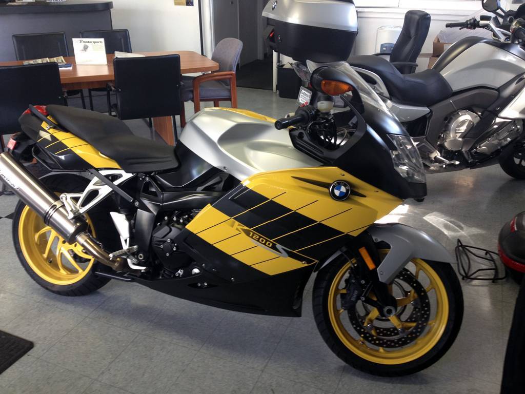 Мотоцикл bmw k1200s 2006 - рассмотрим досконально