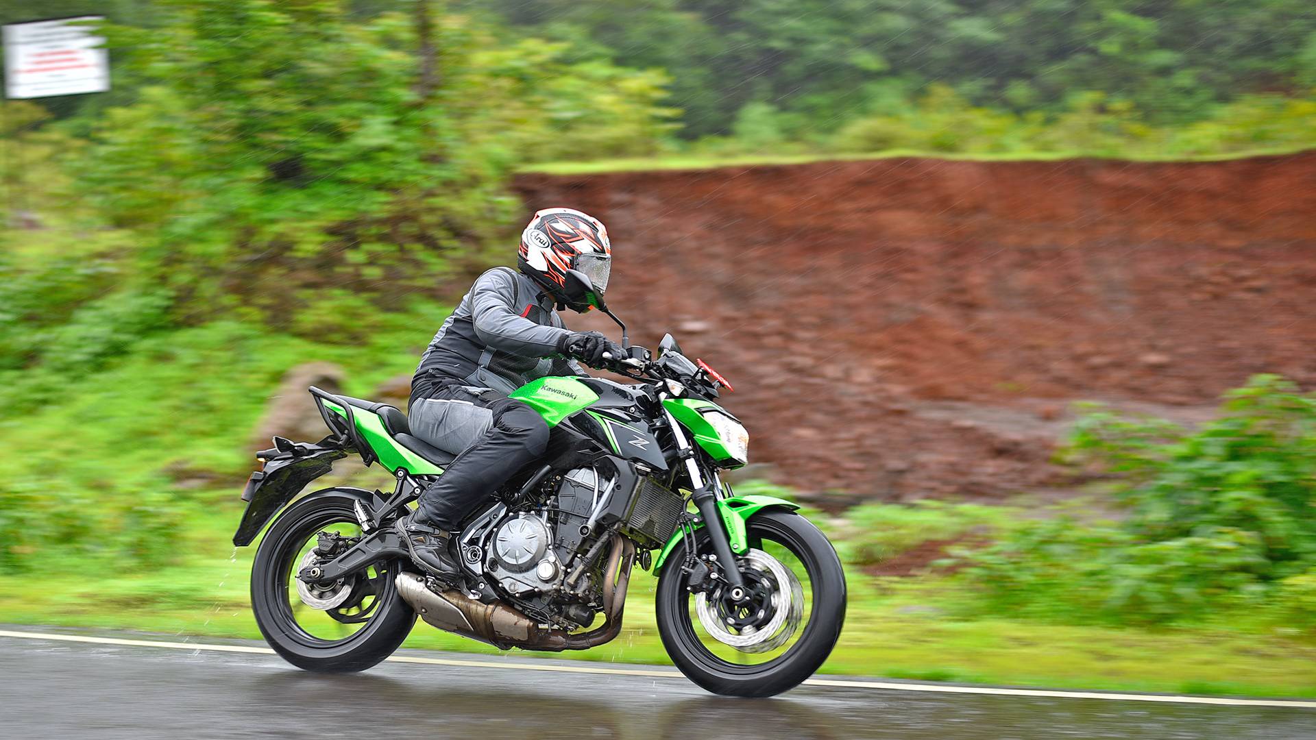 Kawasaki w650 — это современная ретро-классика. боббер kawasaki w650 с рамой харлея