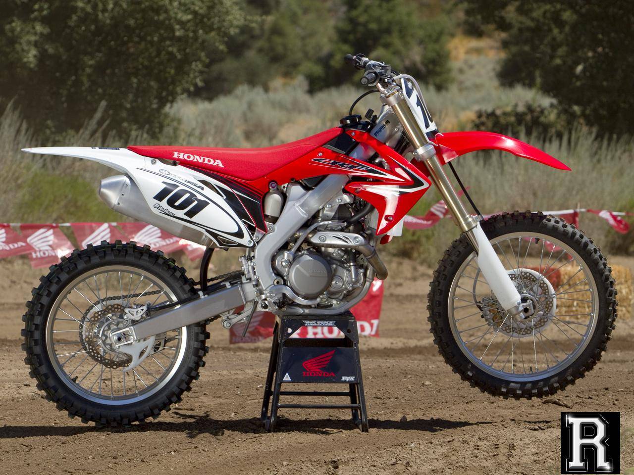 Полностью новый кроссовый мотоцикл honda crf450r 2021. детальные фото