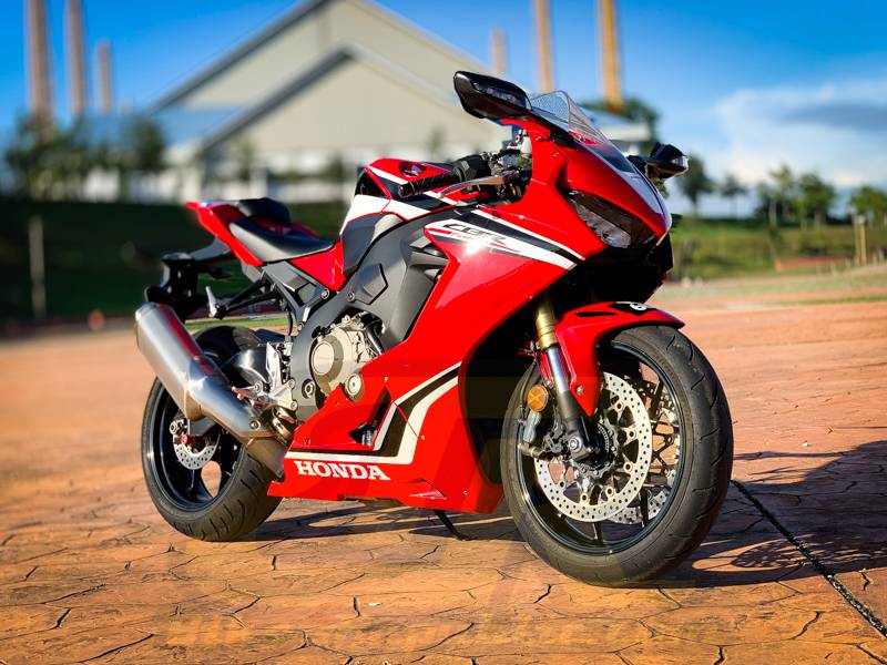 Honda cbr 1000 rr fireblade - обзор, технические характеристики | mymot - каталог мотоциклов и все объявления об их продаже в одном месте