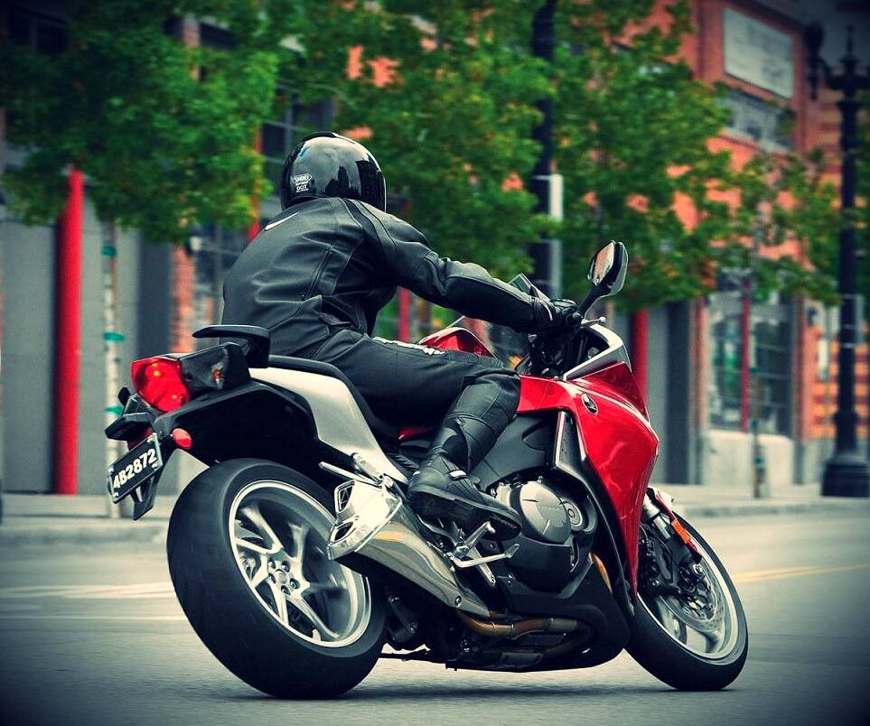 Тест-драйв honda vfr1200f и vfr1200x crossrunner dct - keen biker