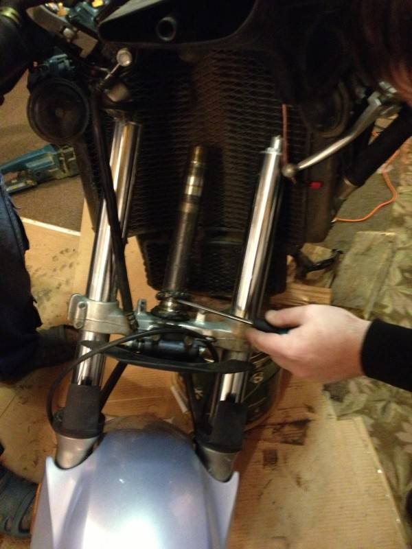 Обслуживание и ремонт передней вилки тяжёлых мотоциклов