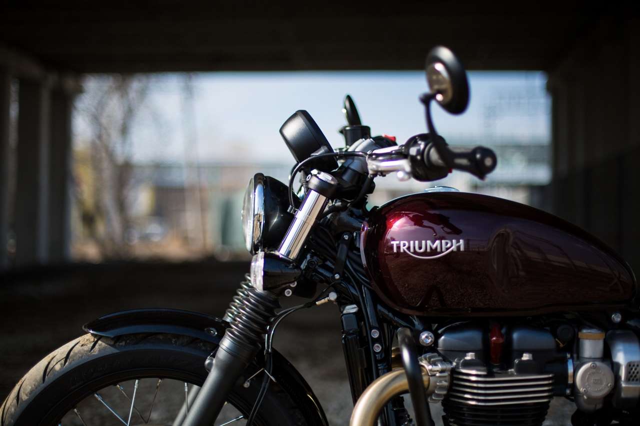 Москвич, который выиграл мотоцикл triumph bonneville t100 на «игромире», выставил его на ebay за $10 тыс.